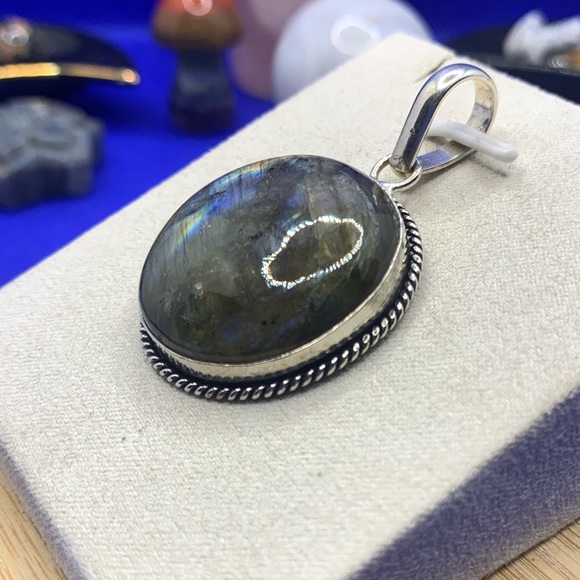 Bright Rainbow Flash Round Labradorite Pendant! .925 Sterling Silver Plated - Picture 5 of 10